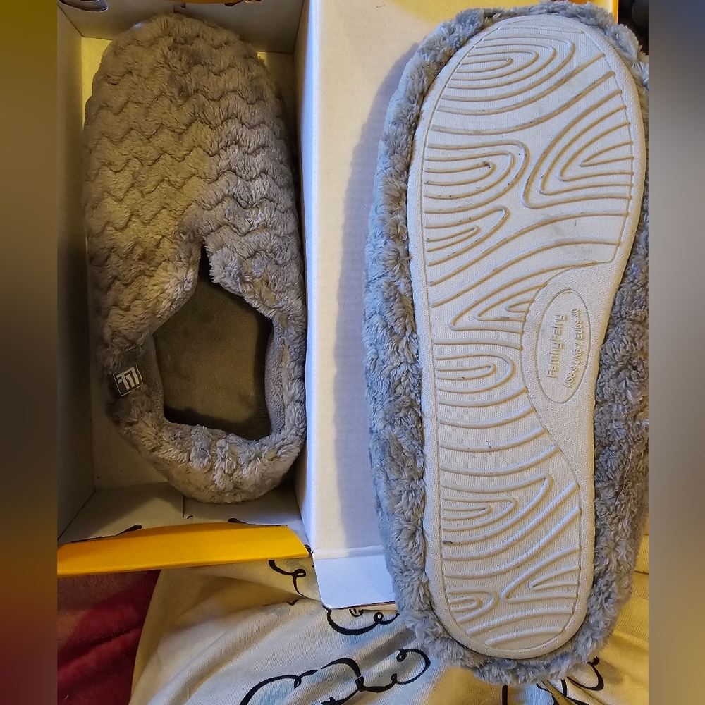 Luxurious Gray Slippers for Women